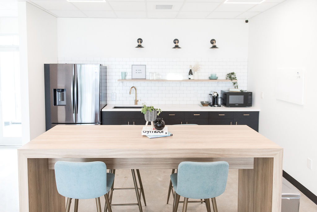 https://whitecanvasdesign.ca/wp-content/uploads/2025/07/WhiteCanvasBrandPhotos2022-39.jpg